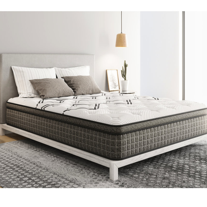 Lit très grand en cuivre, 12,5 po, blanc, matelas à sensation moyenne, confort moyen,