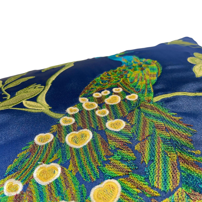 Housse de coussin réversible brodée en satin