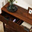 Console Mid-Century moderne cannelée avec 2 tiroirs et tablette ouverte, table d'entrée étroite à finition noyer, table de canapé mince pour le couloir, salon, petits espaces, assemblage facile