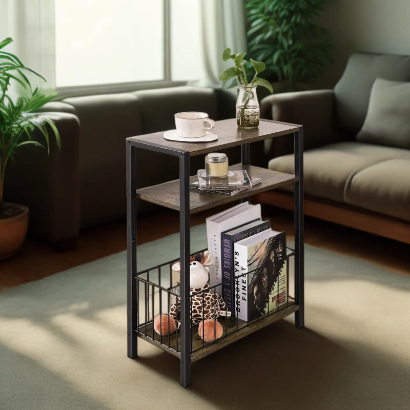 Table d'appoint mince avec panier de rangement, table de bout étroite à 3 niveaux pour les petits espaces, table de chevet peu encombrante pour le salon et la chambre à coucher
