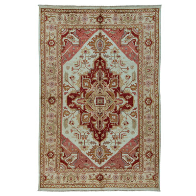 High-Quality Hand-Knotted Cream And Light Gold Area Rug
