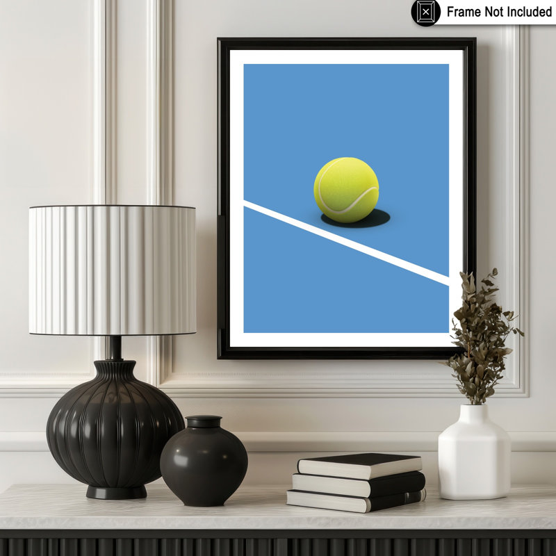 Balle de tennis sur court bleu, 16"H x 20"W, Poster, Unframed