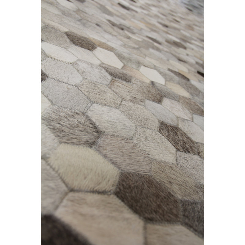 Natural Hide Cowhide Geometric Area Rug in Gray/Beige/Brown, Rectangle 5' x 8'