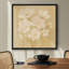 Doux bouquet floral blanc sur fond neutre chaleureux - impression sur toile encadrée-834372302-834372301