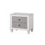 Ensemble de chambre à coucher King, design rembourré, gris et blanc, 3 pièces avec 2 tables de chevet-136170519