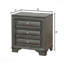 Table de chevet 3 tiroirs en bois massif gris, style transitionnel avec bouton rond en nickel et veilleuse
