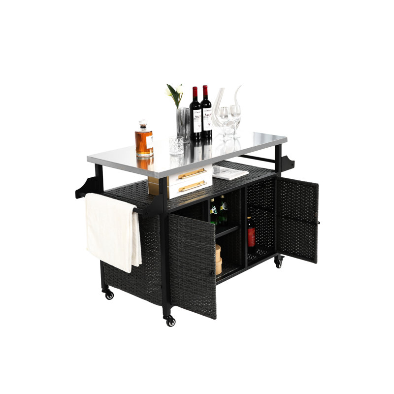 Grand chariot de bar avec matériaux et table en acier inoxydable, surface d'armoire de cuisine extérieure grise