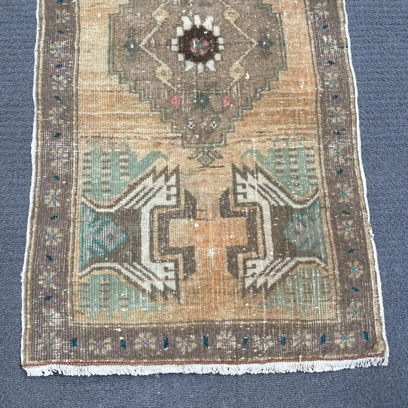 Tapis en laine beige 18,9 x 36,6 po, motif géométrique classique