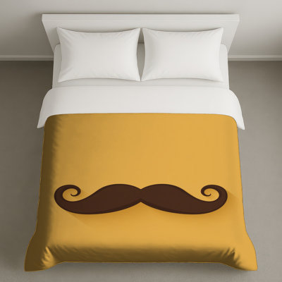 Housses de couette enroulées et moustache brune