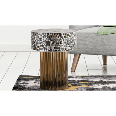 Table de bout de style contemporain avec classe en nacre et base en acier