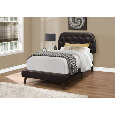 Lit, taille simple, adolescent, rembourré, aspect cuir brun, pieds en bois, transitionnel