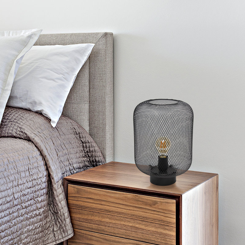Vili Metal Table Lamp, Black