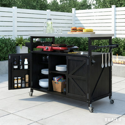 Îlot de cuisine extérieur en bois avec plateau en acier inoxydable et porte-épices