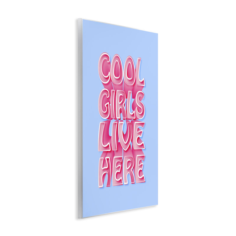 «Cool Girls Live Here» par Martina Pavlova, H 19 po x l 13 po