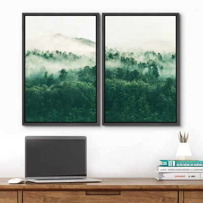 Vue aérienne de la forêt de montagne verte brumeuse, impression de paysage, 2 pièces