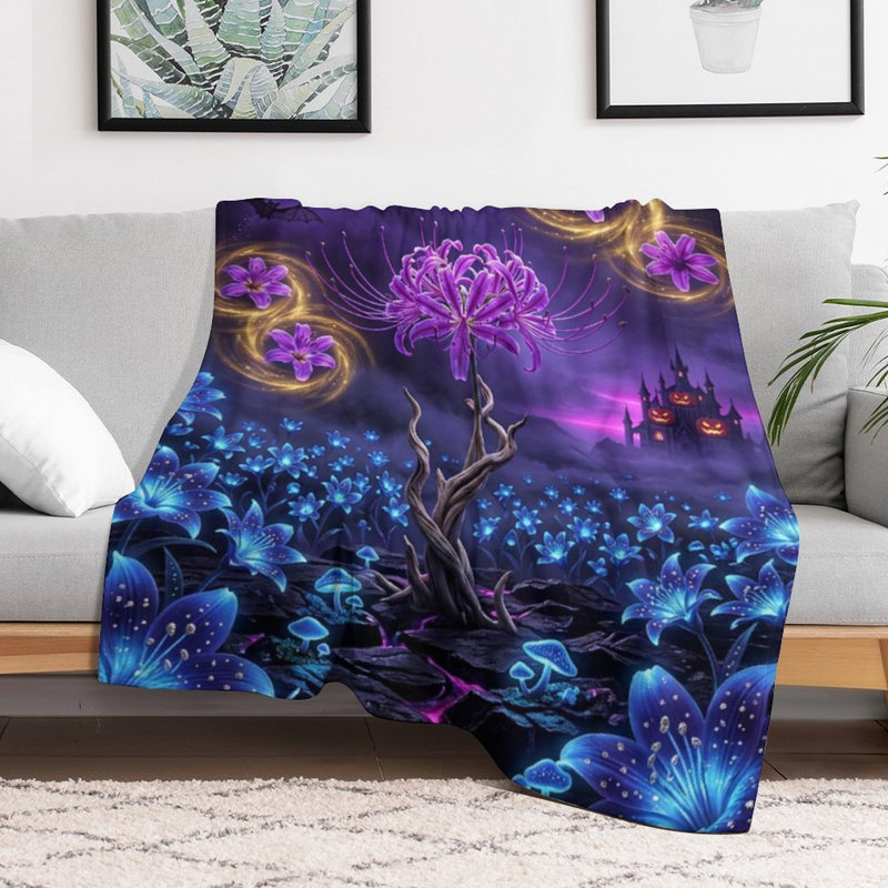 Plaid en flanelle de luxe à motif floral violet lumineux, doux et chaud, idéal pour le salon, le canapé ou le lit. Décoration intérieure.