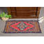 Tapis de porte turc vibrant rouge et bleu avec un motif floral complexe pour une décoration bohémienne