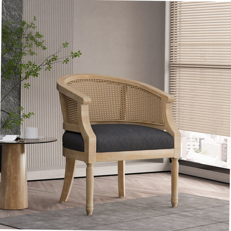 Cette chaise d'appoint exquise de style champêtre français est fabriquée en bois d'hévéa, alliant élégance, confort et fonctionnalité pour chaque maison.