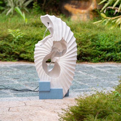 Fontaine abstraite à découpes avec base en blocs - 16,9 po x 10,2 po x 31,9 po - Blanc / Bleu