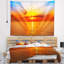 Tapisserie «Seashore Orange Sea Sunrise» sous un ciel bleu-28502243