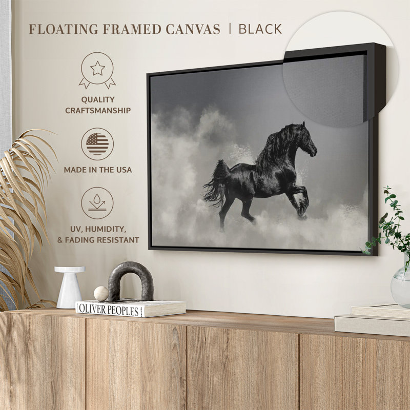 Impression sur toile au galop de cheval frison noir, H 21 po x l 31 po