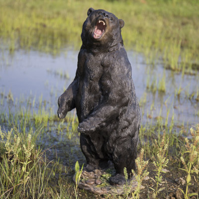 Statue d'ours debout grognant