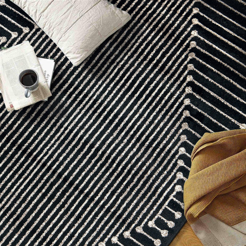 Tapis moderne noir et crème à motif géométrique, Rectangle 5 pi x 7 pi