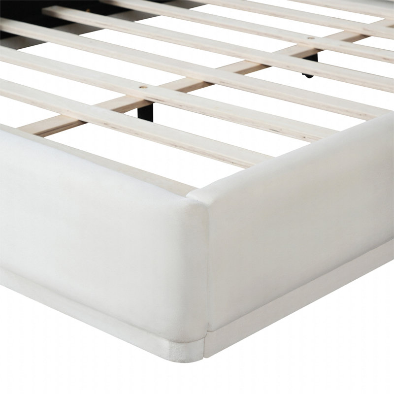 Lit luxueux et confortable avec revêtement, Très grand lit