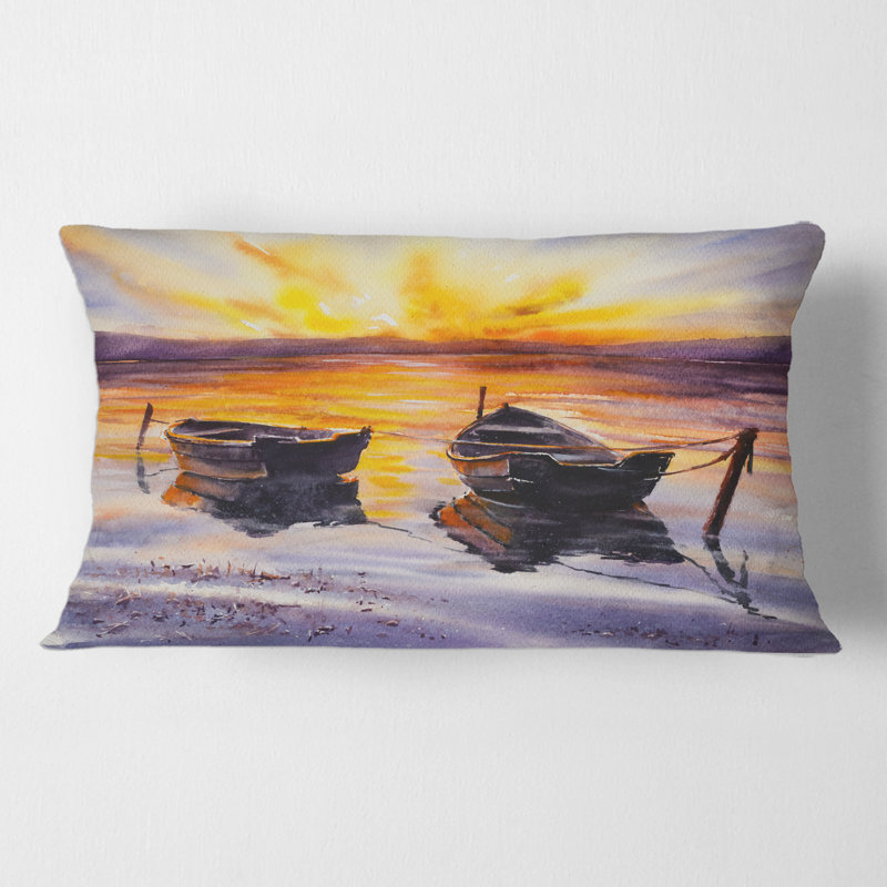 Coussin décoratif rectangulaire, coucher de soleil et deux petits bateaux stationnant sur le rivage - Lake House