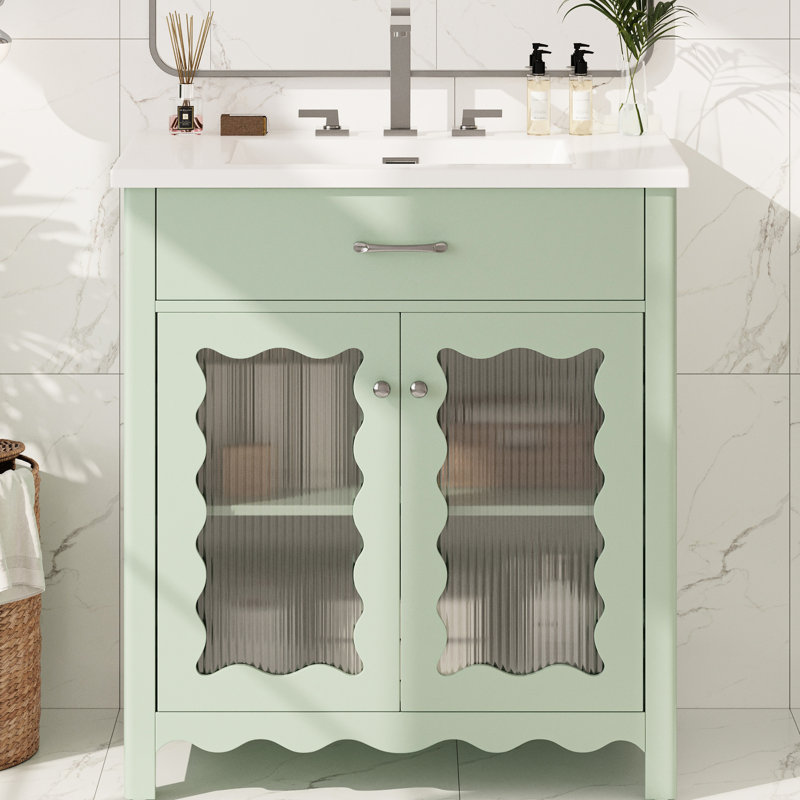 Meuble-lavabo de 79 cm avec portes en verre à rayures verticales, étagères réglables, charnières à fermeture amortie et pieds en bois d'hévéa pour une ambiance chaleureuse et sécuritaire.
