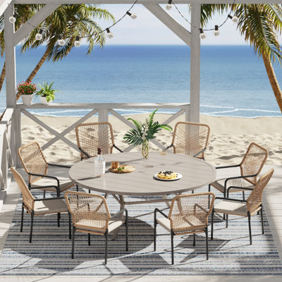 Brasseur avec chaises rembourrées