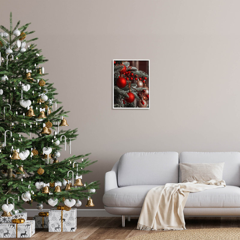 Ornements suspendus rouges à Noël - 260, H 20 po x l 16 po x P 1,5 po, Giclée encadrée blanc bord de mer