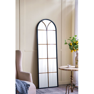 Miroir de plancher arqué 23,5 x 74,5 po avec motif de vitre noir et doré