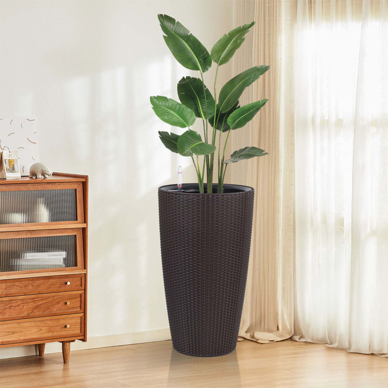 Jardinière moderne polyvalente avec système d'arrosage avancé pour la maison et le jardin
