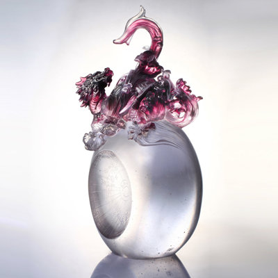 Signature Classic Figurine