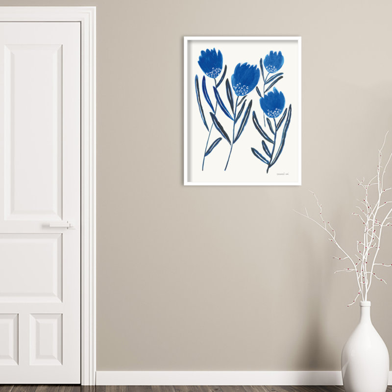 «Belize Emprunted and Blue Flowers II», impression encadrée sur papier par Danhui Nai, Blanc, H 33 po x l 26 po x P 1 po