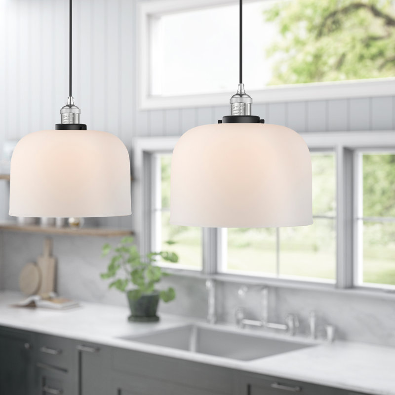Luminaire suspendu en forme de cloche à 1 lumière Lattimer, Transparent, Nickel poli et décorations noir mat