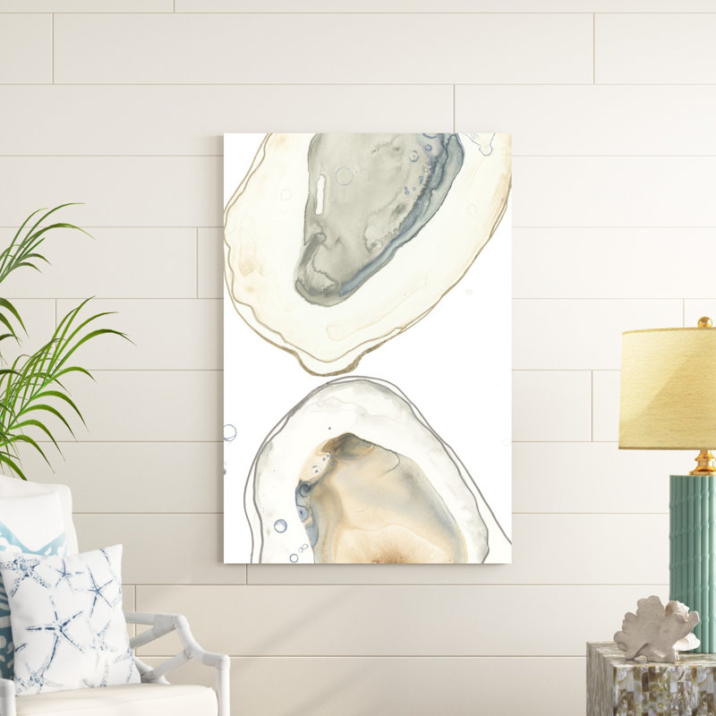 «Ocean Oysters II» par June Erica Vess - peinture sur toile tendue, H 48 po x l 32 po x P 1,25 po