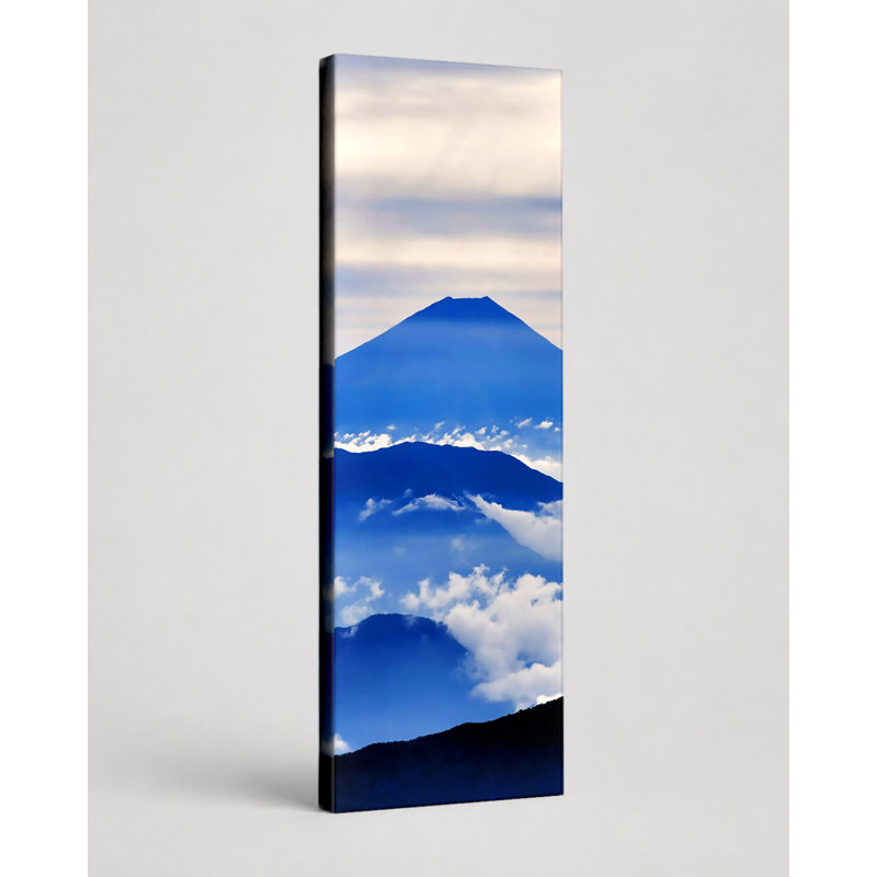 Mont Fuji au-dessus des nuages - art mural sur toile, 16" W x 48" H