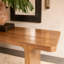 Console en bois massif de style américain.