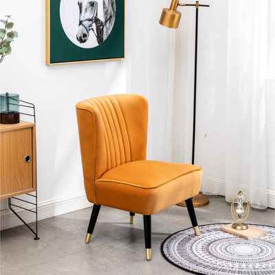 Chaise dorée avec revêtement en velours - rembourrage en mousse épaisse, design incurvé élégant, garniture galvanisée dorée et coussin d'assise, lignes tendance, bois d'hévéa