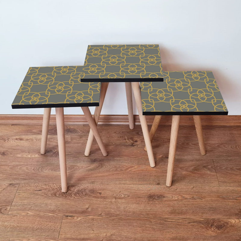 Ensemble de 3 tables gigognes Modernes, gris et or, 13,8 po x 20,5 po x 13,8 po | 100% panneau de fibres à densité moyenne avec pieds en bois de hêtre, design géométrique élégant | Parfait pour le salon, la chambre à coucher et le bureau à domicile, solution peu encombrante