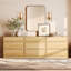 Ensemble de 3 pièces comprenant une commode et deux tables de chevet. Commode de 240 cm (94,5 pouces) avec 9 tiroirs et deux tables de chevet avec 3 tiroirs. Ensemble de meubles pour chambre à coucher.-421065269