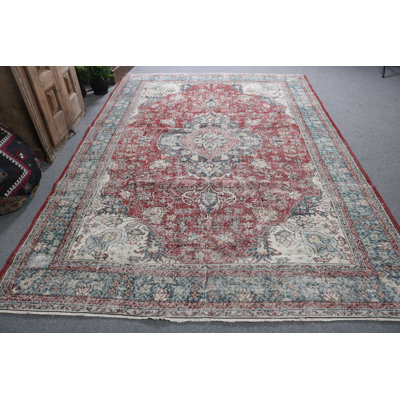 Exquis tapis turc Oushak rétro en rouge majestueux avec motif floral idéal pour les salons