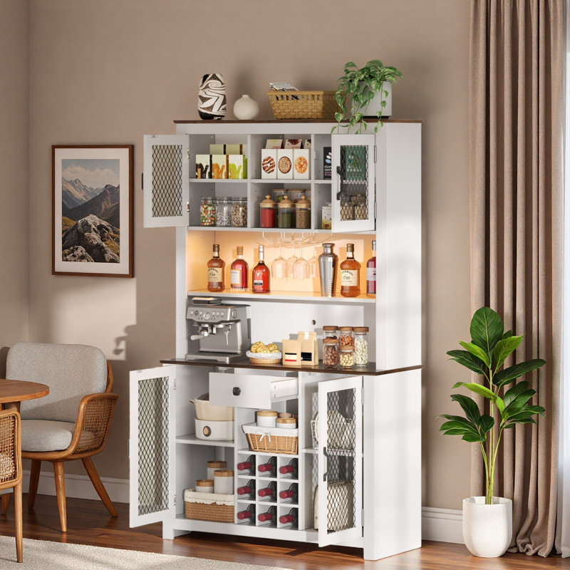 Garde-manger avec porte-verres en métal, porte-bouteilles de vin, tablettes ouvertes, station de charge intégrée et bande lumineuse à DEL