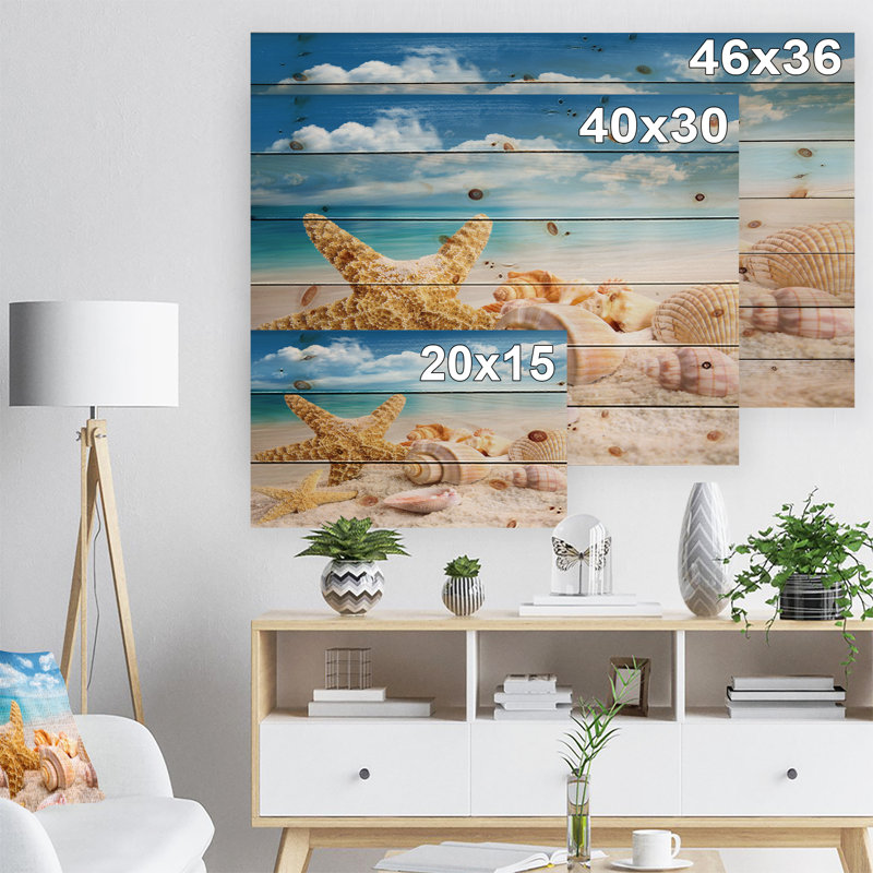 «Starfish and Seashells on Beach», photographie, H 15 po x l 20 po x P 1,5 po, Bois