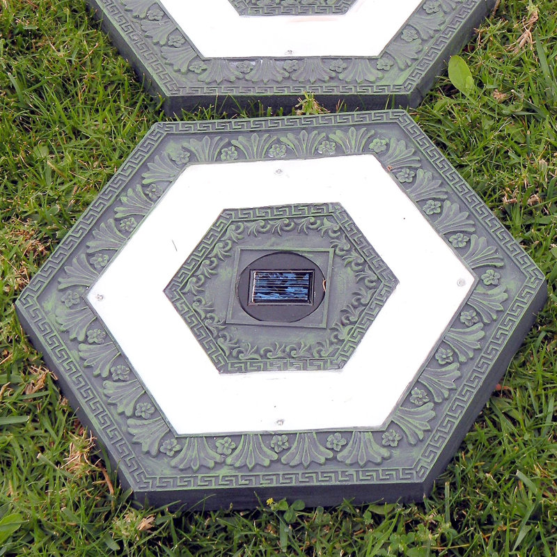 Vanesa Natural Low Voltage Resin Well Light Pack, Green Garden