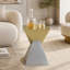 Table de bout moderne en acier inoxydable avec finition brossée pour une décoration tendance