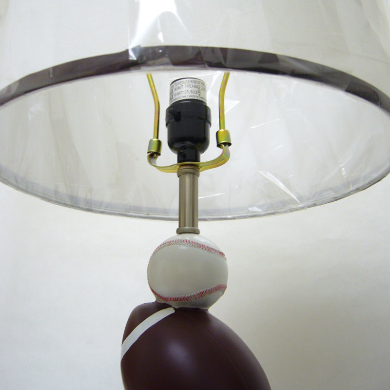 LAMPE DE TABLE MULTI-SPORT 24,5 "(1PC / NTC), abat-jour en tissu blanc avec doublure brune