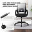 Ensemble de table de conférence en bois massif de style industriel avec chaises en filet noir-831740985